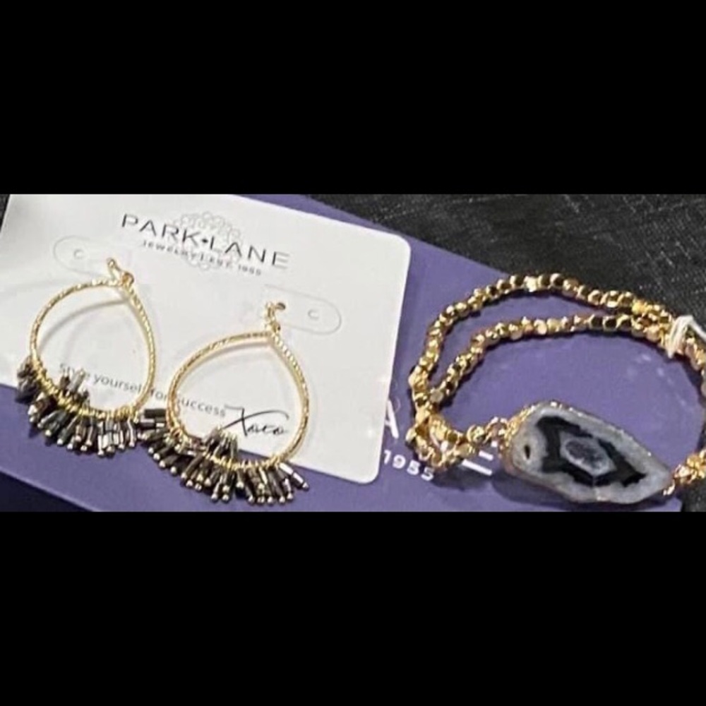 October Sparkle Box. Gold with Geode bracelet and gold earrings
